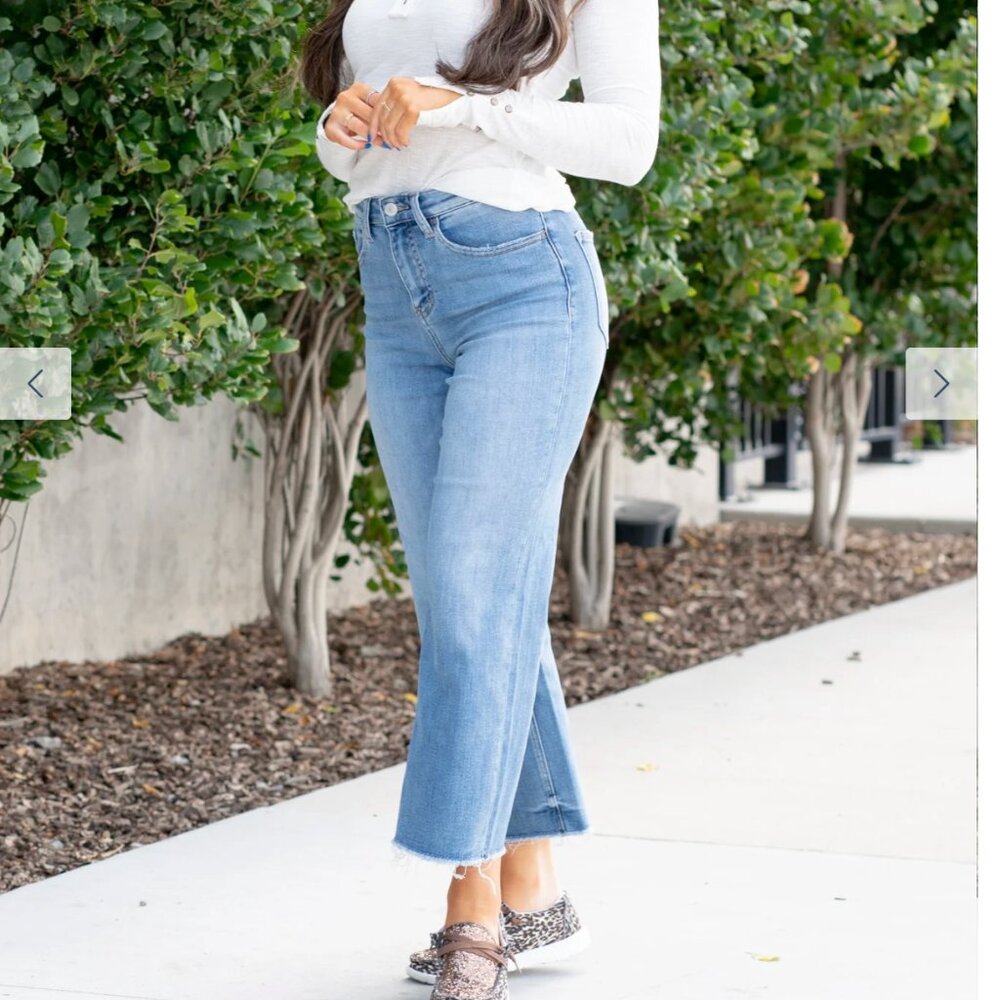 VERVET Mischief Olivia Super High Rise Wide Leg Crop Jeans Size 30 NWOT